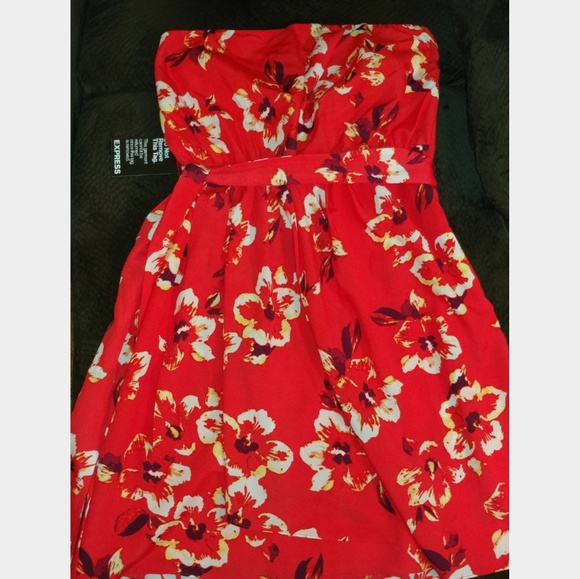 Express Dresses & Skirts - Express strapless dress floral design